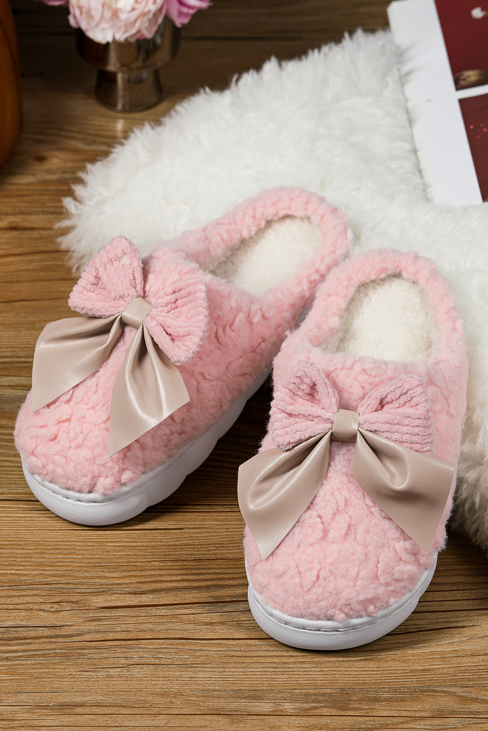 Camel Contrast Bowknot Applique Plush Slippers