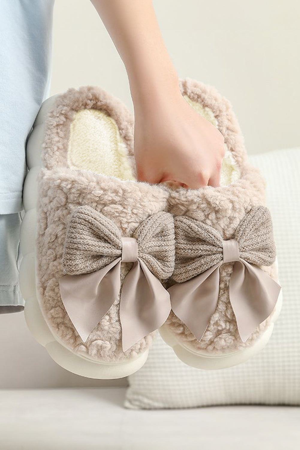 Camel Contrast Bowknot Applique Plush Slippers