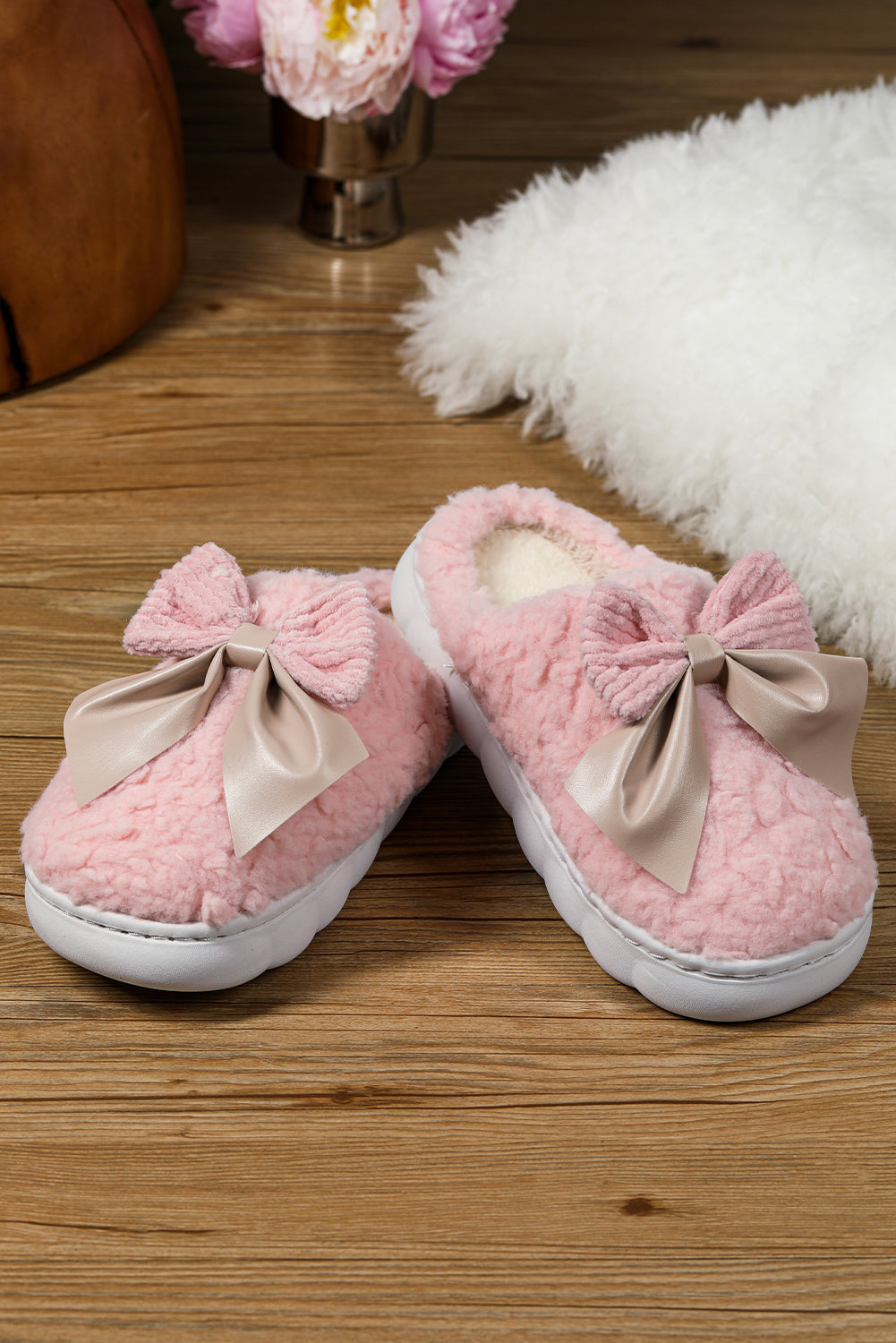 Camel Contrast Bowknot Applique Plush Slippers