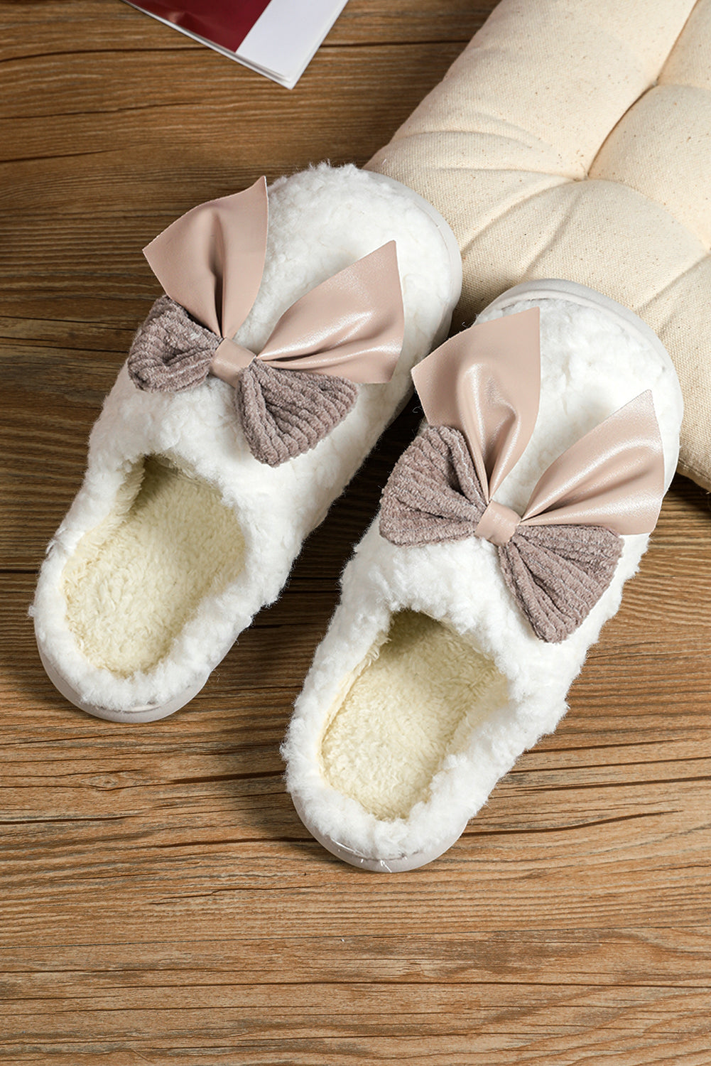 Camel Contrast Bowknot Applique Plush Slippers