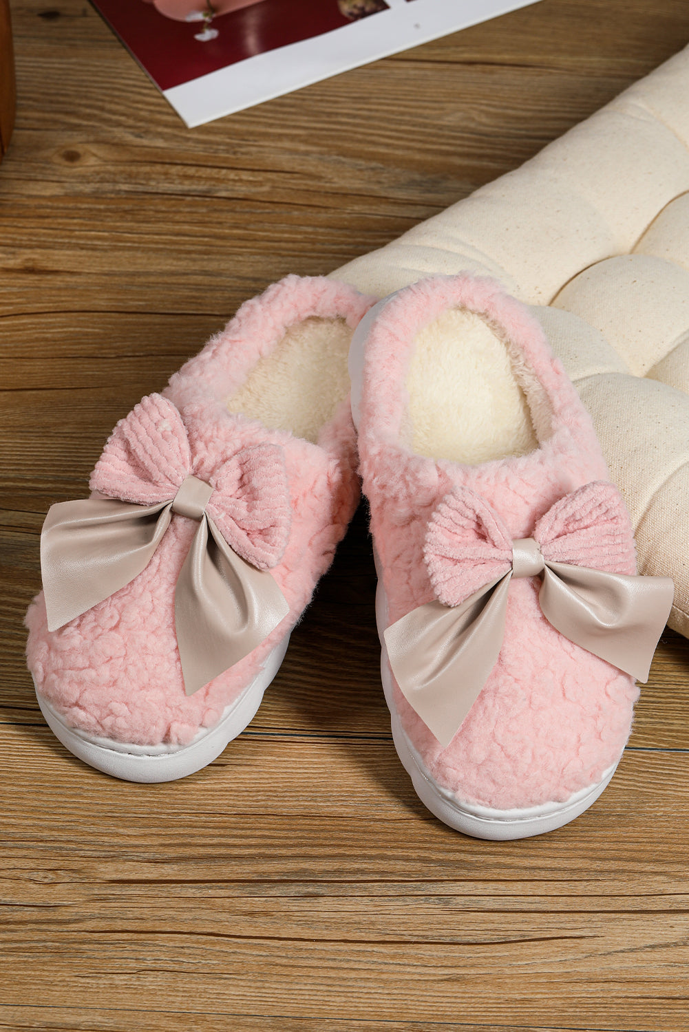 Camel Contrast Bowknot Applique Plush Slippers