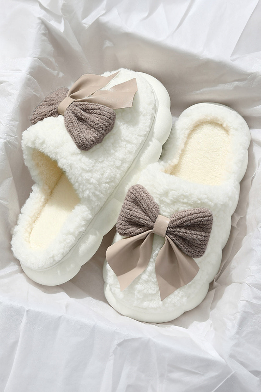 Camel Contrast Bowknot Applique Plush Slippers