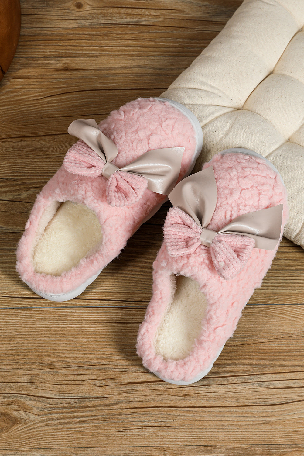 Camel Contrast Bowknot Applique Plush Slippers