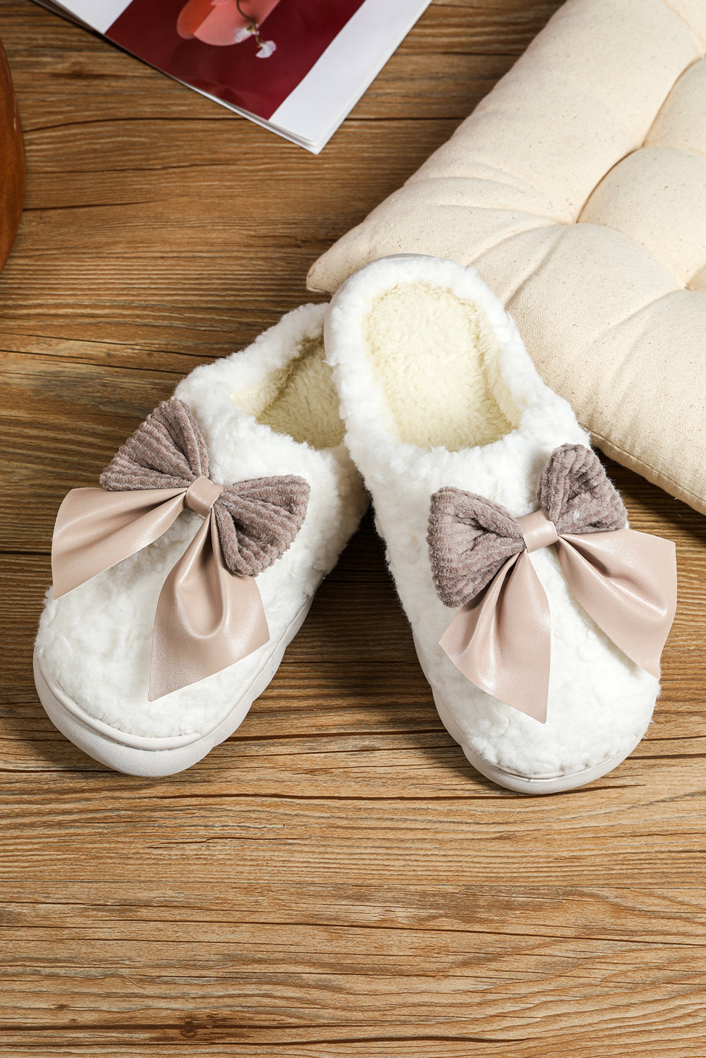 Camel Contrast Bowknot Applique Plush Slippers