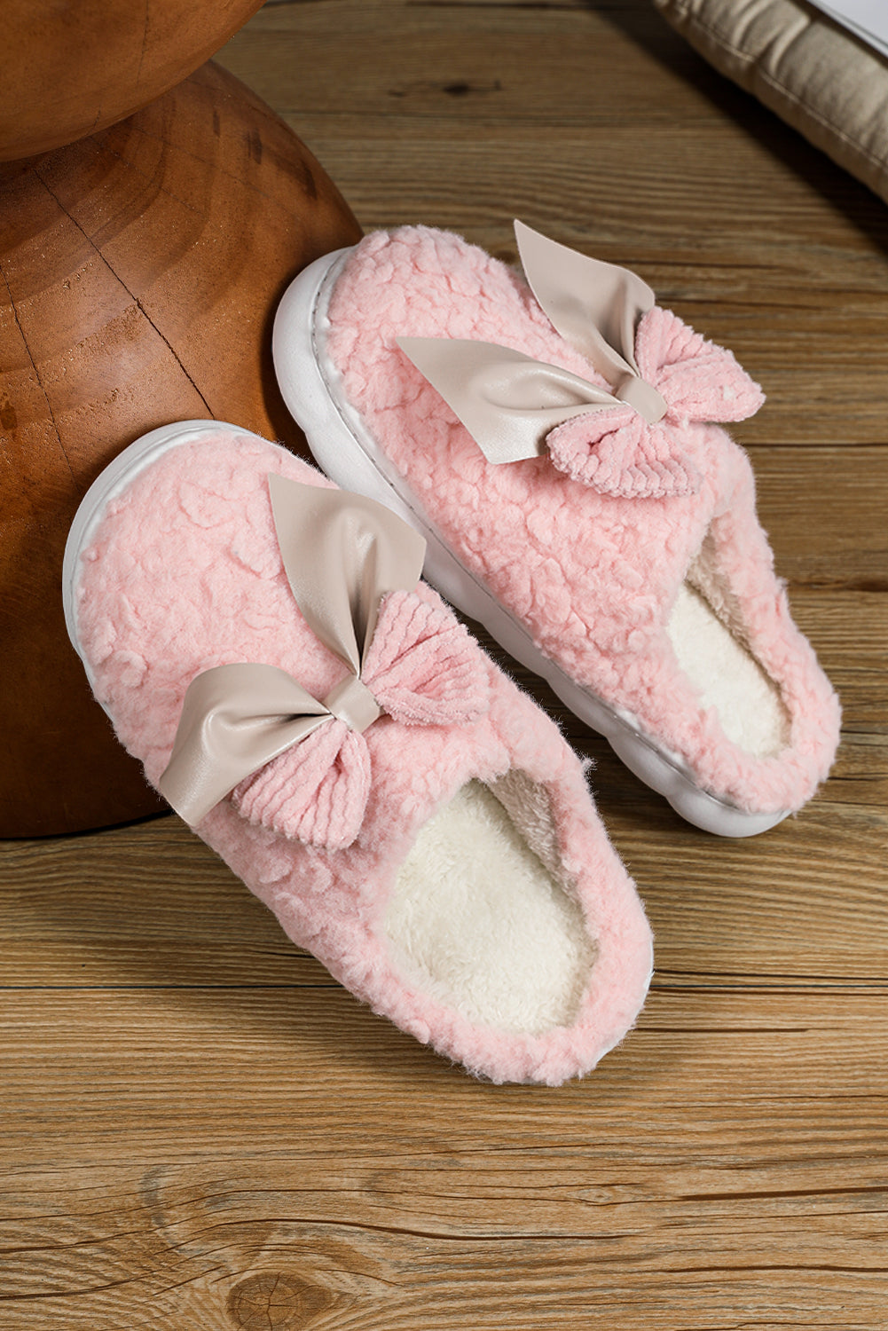 Camel Contrast Bowknot Applique Plush Slippers