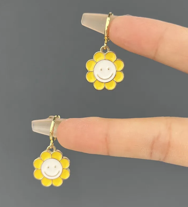 Retro Smiley Flower Earrings